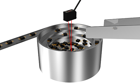 Detecting parts amount remaining in parts feeder