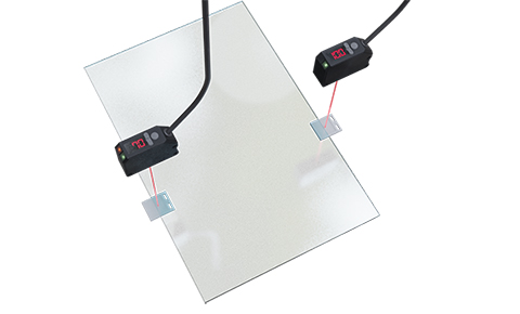 Controlling glass substrate misalignment